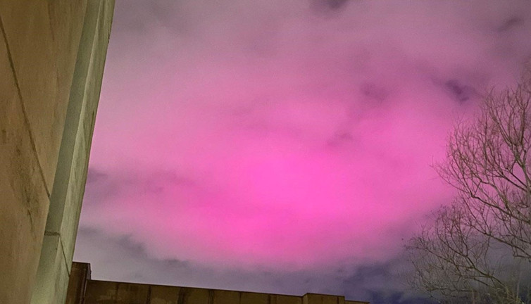 İstanbul’u pembe bulutlar kapladı. Nedeni hiç de sanılan gibi çıkmadı