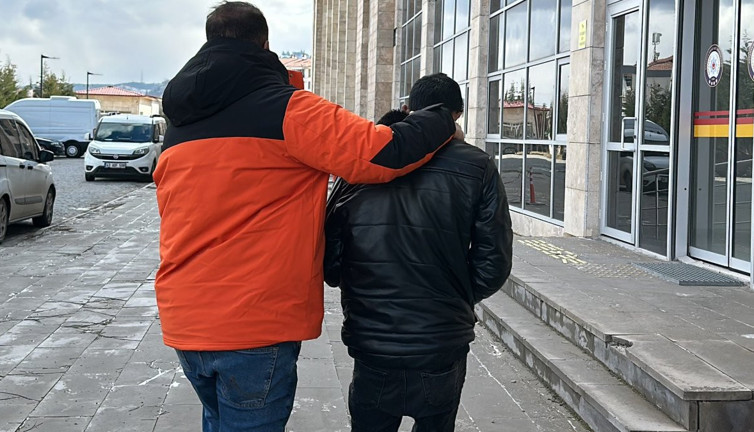 Hamile eşini sokak ortasında vurdu!