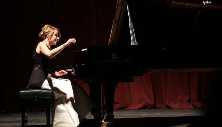Dünyaca ünlü piyanist Rüya Taner'den Eskişehir'de unutulmaz resital
