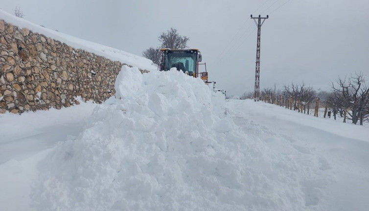 Hakkari’de yaşayanlar dikkat! Karla mücadele ekipleri uyardı
