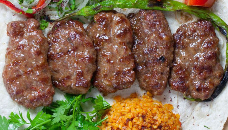 Köfte diye vatandaşa yedirmişler! Dışarıda yemek yiyenler dikkat