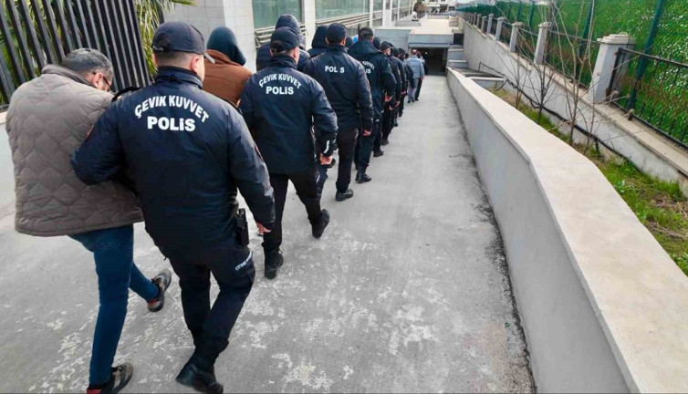 Mersin merkezli 7 ilde 712 milyon TL'lik yasa dışı bahis operasyonu! 2 bin 560 hesap incelendi: 13 tutuklama