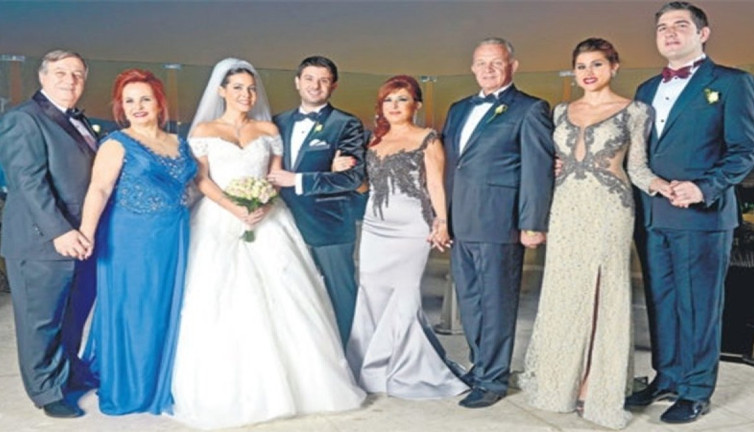 Ünlü iş insanı ve eşi feci kazada hayatını kaybetti! Duayen sanayiciydi...