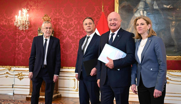 Avusturya'da üçlü koalisyon dönemi başlıyor