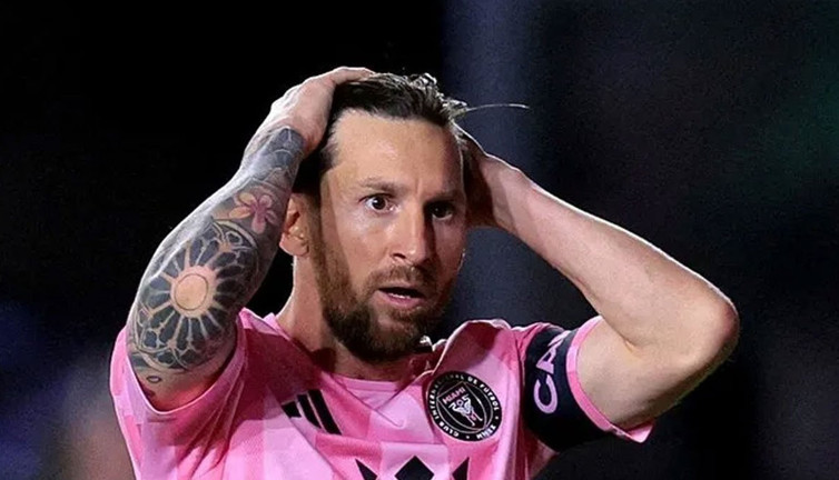 Messi'nin 'panenka'sı kaleciye takıldı