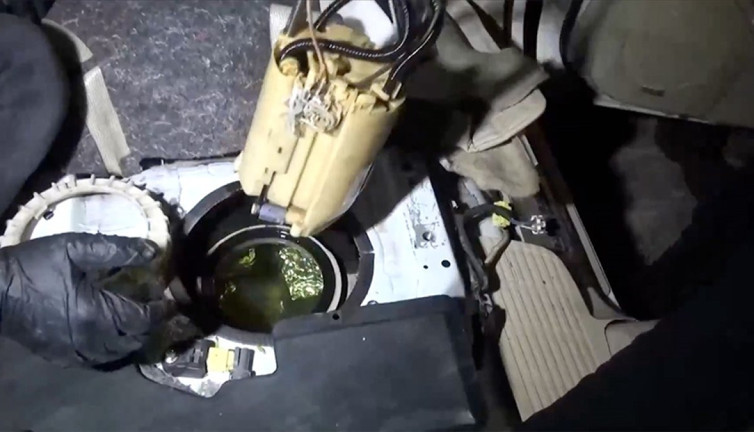 İstanbul'da zehir tacirlerine özel harekat destekli ağır darbe! Yakıt deposundan paket paket uyuşturucu çıktı