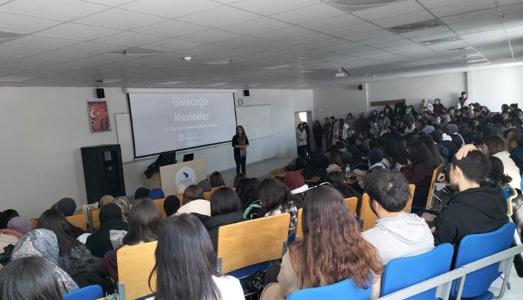 Öğrenciler için çok önemli tavsiyeler! Geleceğin meslekleri neler olacak?