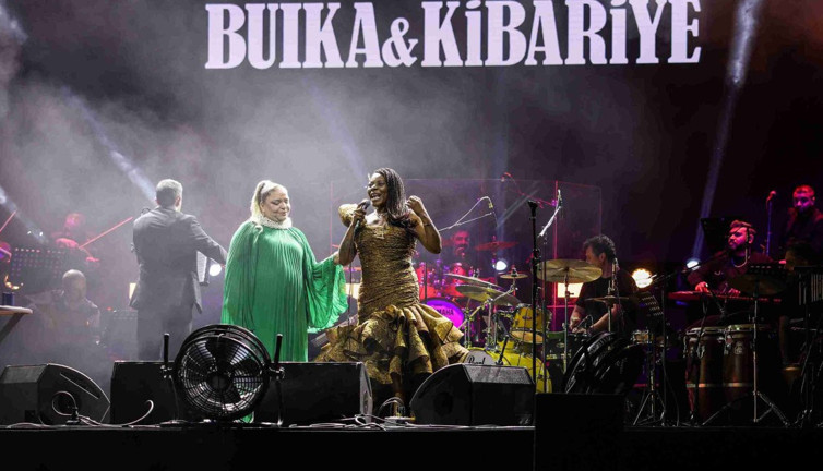 Kibariye ve Buika’dan tarihi konser! Sevdam Ağlıyor’u ilk kez canlı söylediler
