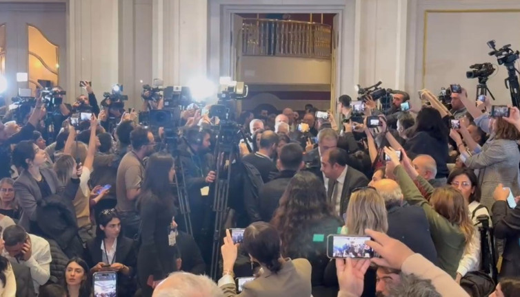 Teröristbaşı Öcalan'ın mesajına yabancı basından yoğun ilgi