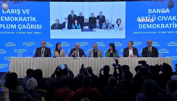 İmralı'nın PKK'ya silah bırak çağrısı dünya basınında geniş yankı uyandırdı. Çarpıcı başlıklar dikkat çekti