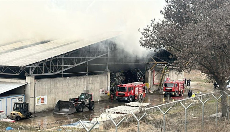 Eskişehir'de çimento fabrikasının geri dönüşüm tesisinde yangın