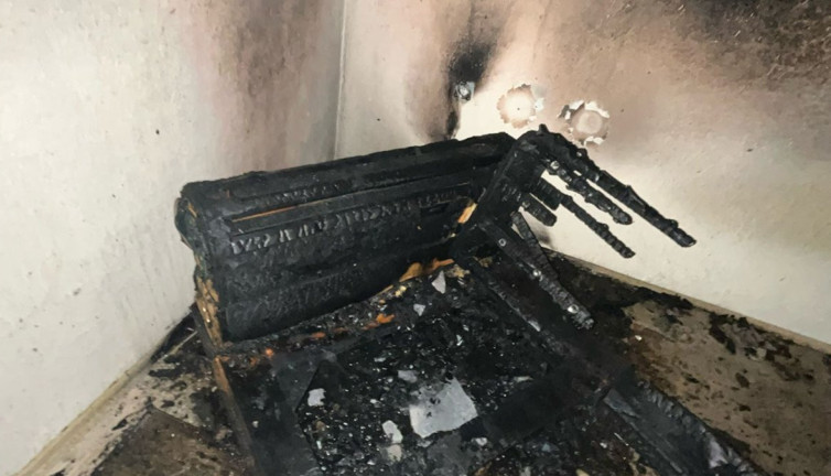 Saç kurutma makinesi evi yaktı