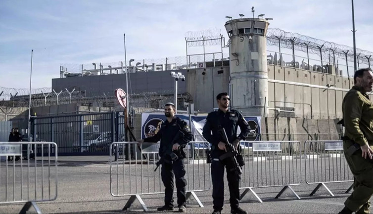İsrail hapishanesindeki tutuklu bir Filistinli öldü