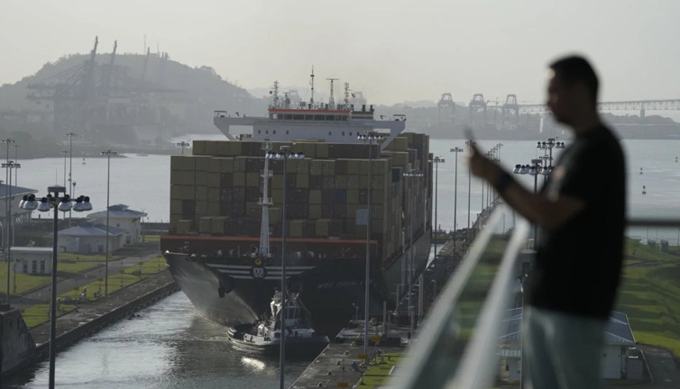Panama Kanalı'nın kontolü ABD'li konsorsiyuma satılıyor