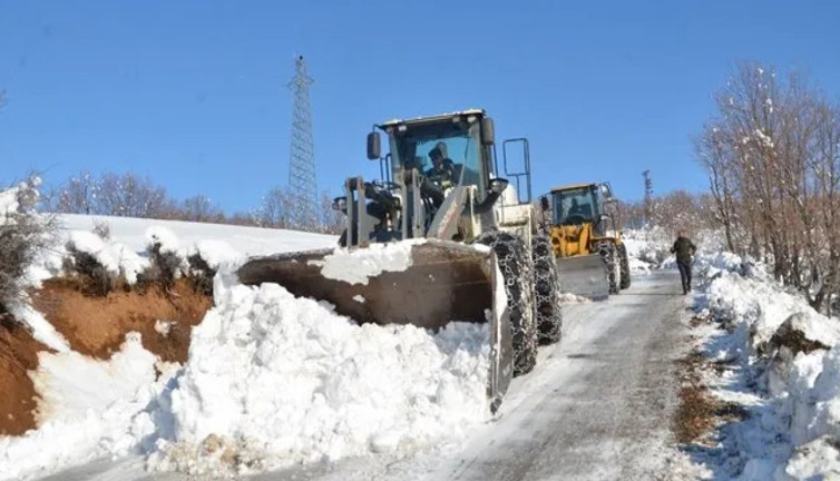 Kapanan köy yolları ulaşıma açılıyor