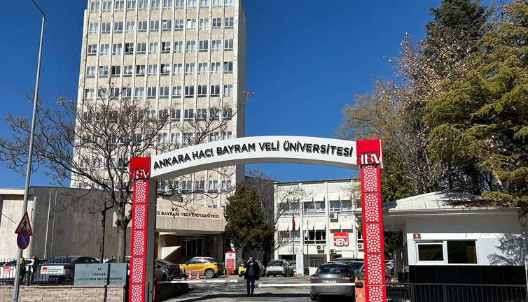 Hacı Bayram Veli Üniversitesi'nde köpek beslemek yasaklandı! Öğrenciler karara tepki gösterdi