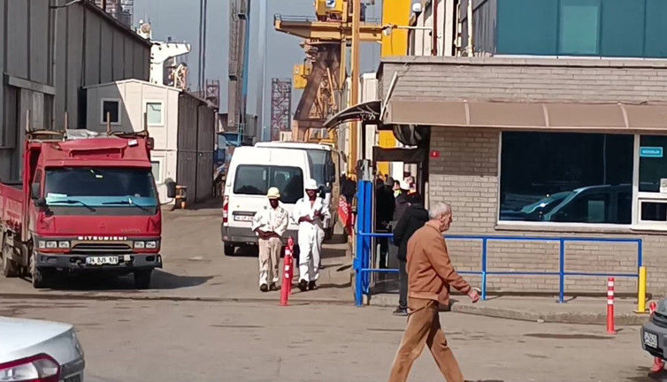 Tuzla'da tersanede patlama: 1 işçi yaralı