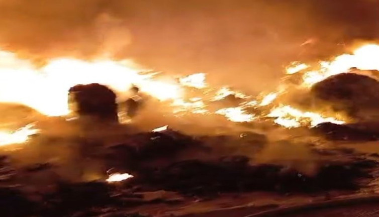 Niğde’de plastik geri dönüşüm tesisindeki yangın