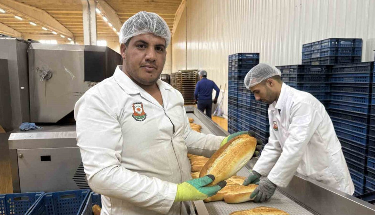 Günde 60 bin ekmek üretiliyor