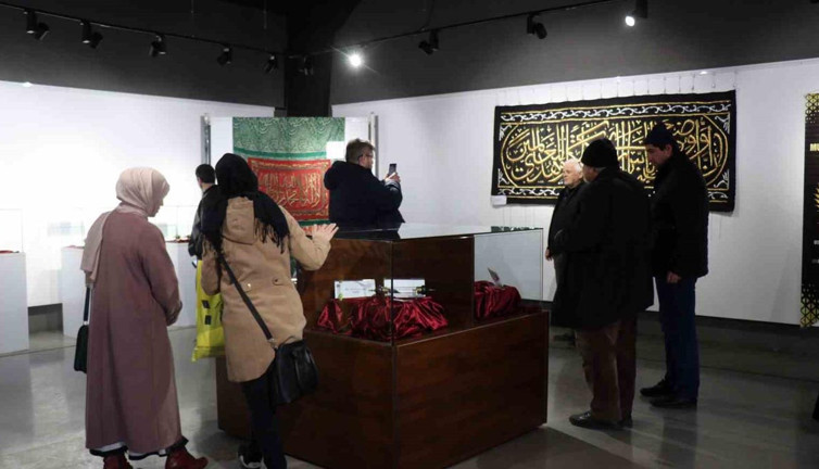 Mukaddes emanetleri görmek isteyenler soluğu bu sergide aldı