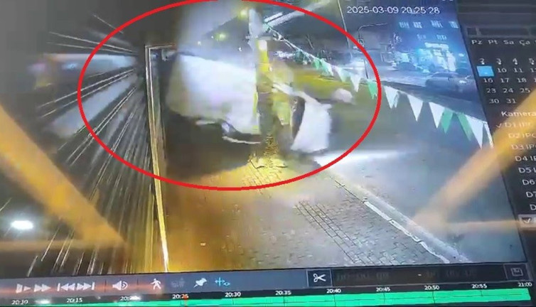 Kırmızı ışıkta geçen araç taklalar atarak durabildi