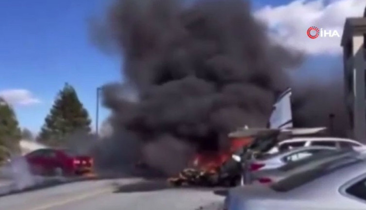 Kapısı açık kalan uçak otoparka çakıldı