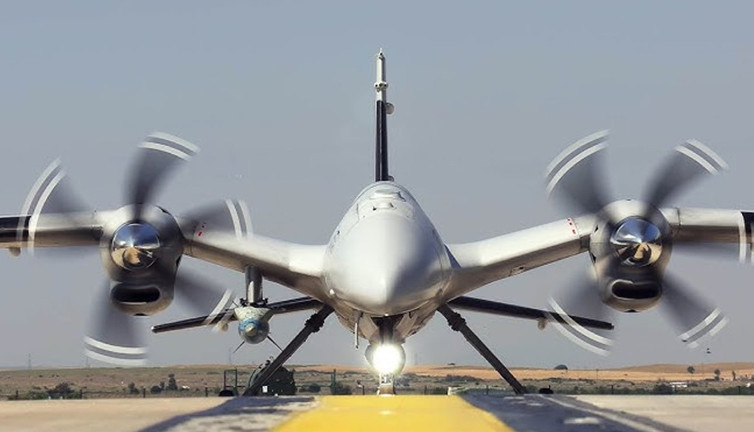 Türk havacılık tarihinde önemli eşik aşıldı: AKINCI TİHA 100 bin uçuş saatini tamamladı