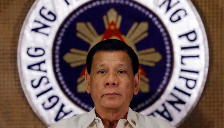 Duterte uyuşturucuyla mücadelede tüm sorumluluğu üstlendi