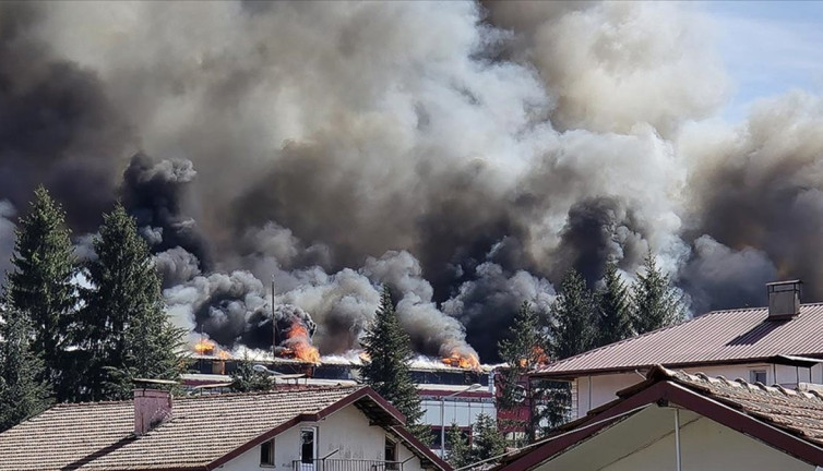 Bolu'da kereste fabrikasında büyük yangın! Kara dumanlar birçok noktadan görülüyor