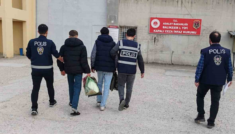 Balıkesir'de 2 dolandırıcı tutuklandı