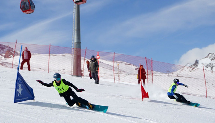 Türkiye Snowboard Şampiyonası Erciyes'te start aldı