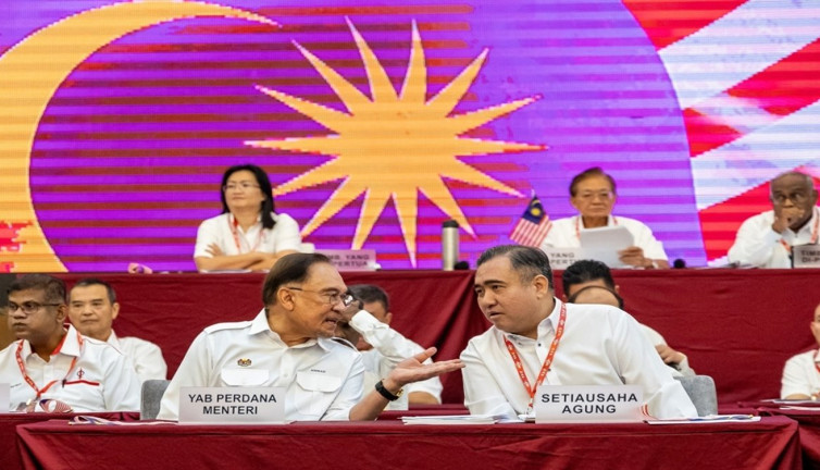 Malezya'da başbakanlık süresi tartışmaları alevlendi