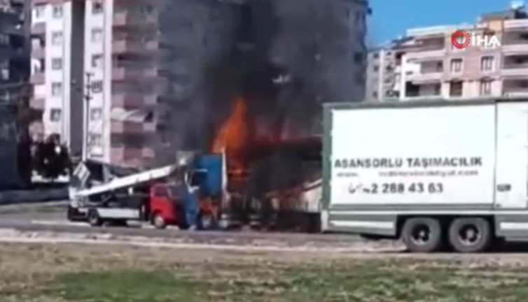 Alev alan TIR küle döndü!