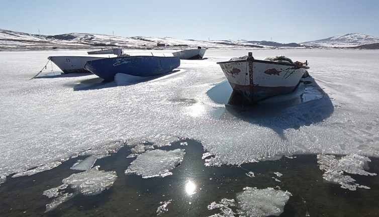 Nazik Gölü buz tuttu, kartpostallık görüntüler oluştu: Fotoğrafçıların yeni favorisi