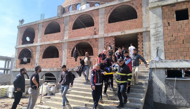 Nusaybin’de cami inşaatında feci kaza: 2 işçi yaralı