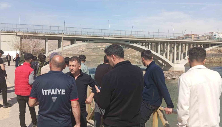Cizre'de 16 yaşındaki çocuk Dicle Nehri'ne atladı!