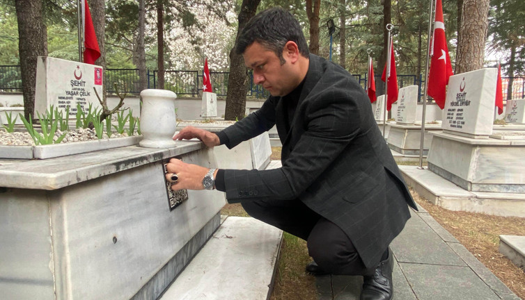 Şehitliklerde 'karekod' uygulaması başladı