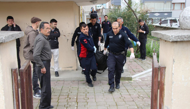 Sulama Birliği başkanı mühendis barfiks çubuğuna asılı