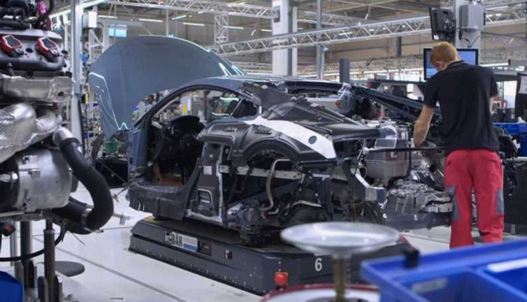 Otomotiv devi 7 bin 500 kişiyi işten çıkaracak. Çok sayıda Türk de çalışıyor