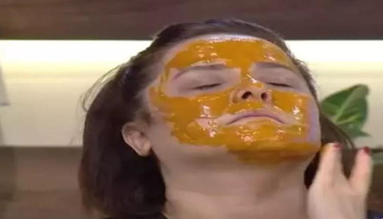 İki mucize cildi yeniliyor, lekelerini bitiyor!