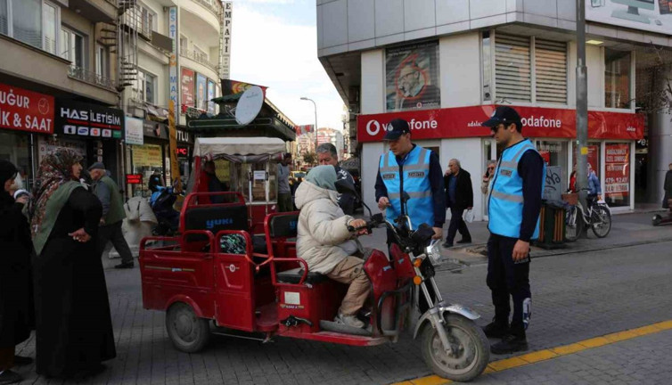 Zabıtadan yaya yollarında sıkı denetim