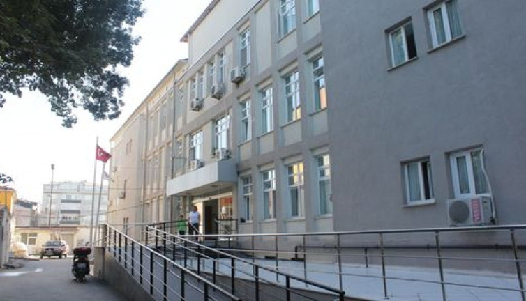 Gözaltı kararı verilen İmamoğlu hastaneye getirildi