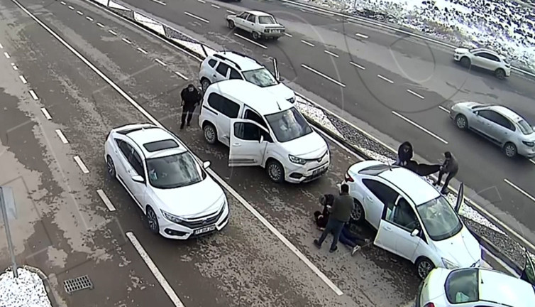 Karayolunda nefes kesen operasyon! Sahte polisleri gerçek polisler yakaladı