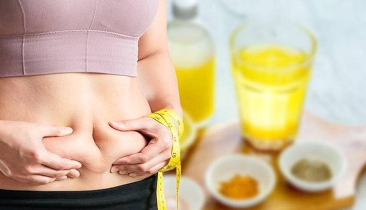 Göbek yağlarını eritmek için doğal destek! Ilık suya iki mucizeyi eklemek yetiyor