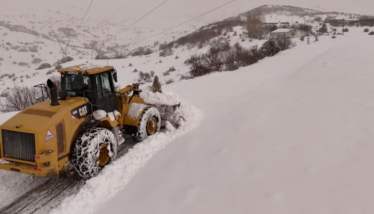Erzincan’da kar kalınlığı 40 santimetreyi buldu! 524 köy yolu kapandı: Ekipler alarmda
