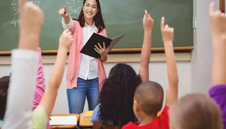 Binlerce öğretmeni ilgilendiren ek ders kararı! Resmi Gazete'de yayımlandı