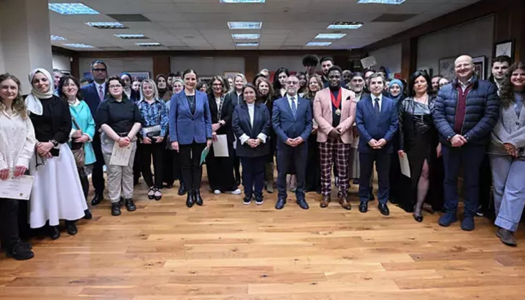 7. Türk Toplumu Sanat Sergisi Londra'da açıldı