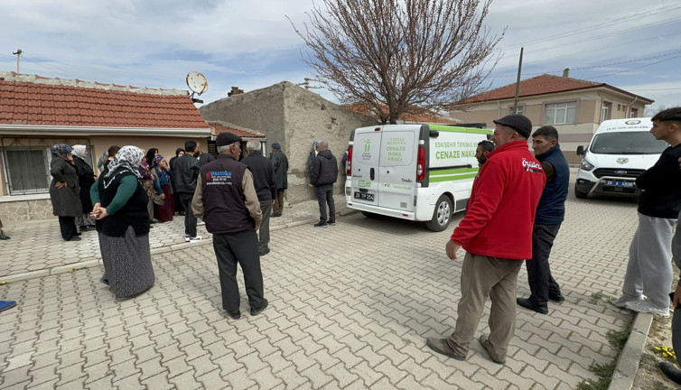 Annenin en acı anı! Oğlunu evde ölü buldu