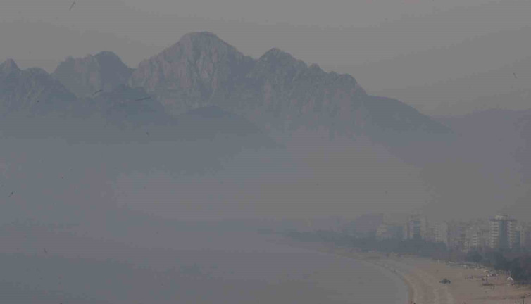 Meteoroloji uyarmıştı: Toz taşınımı etkili oldu, görüş mesafesi düştü