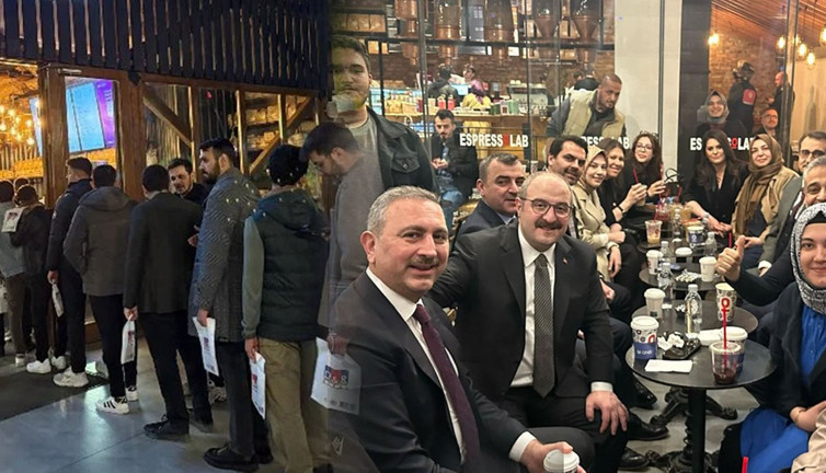 Boykot listesinin başındaydı! AKP’li siyasetçiler destek için kuyruğa girdi... Aralarında Mustafa Varank da var